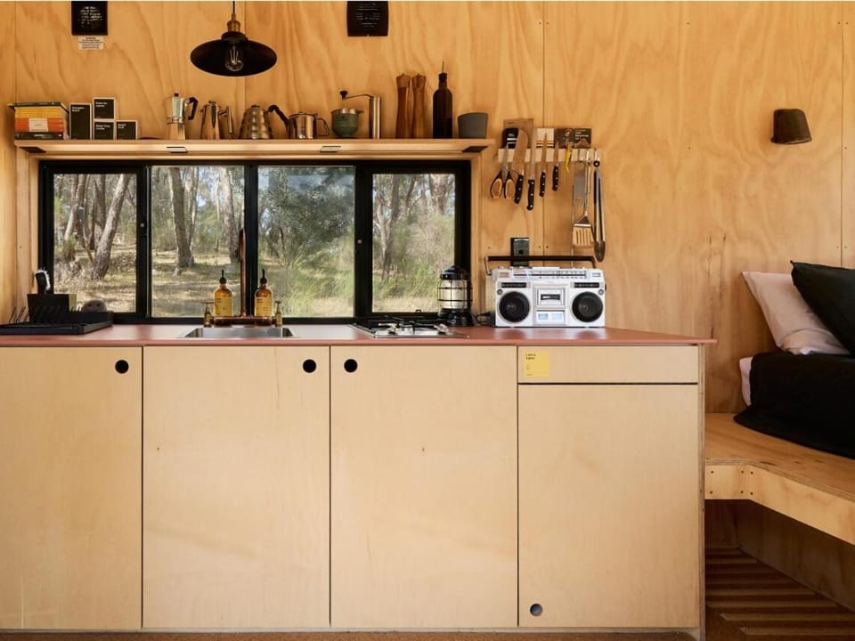Secluded off-Grid cabin with water views - Marcel Cabin in Castlemaine
