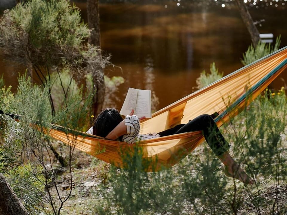 Secluded off-Grid cabin with water views - Marcel Cabin in Castlemaine