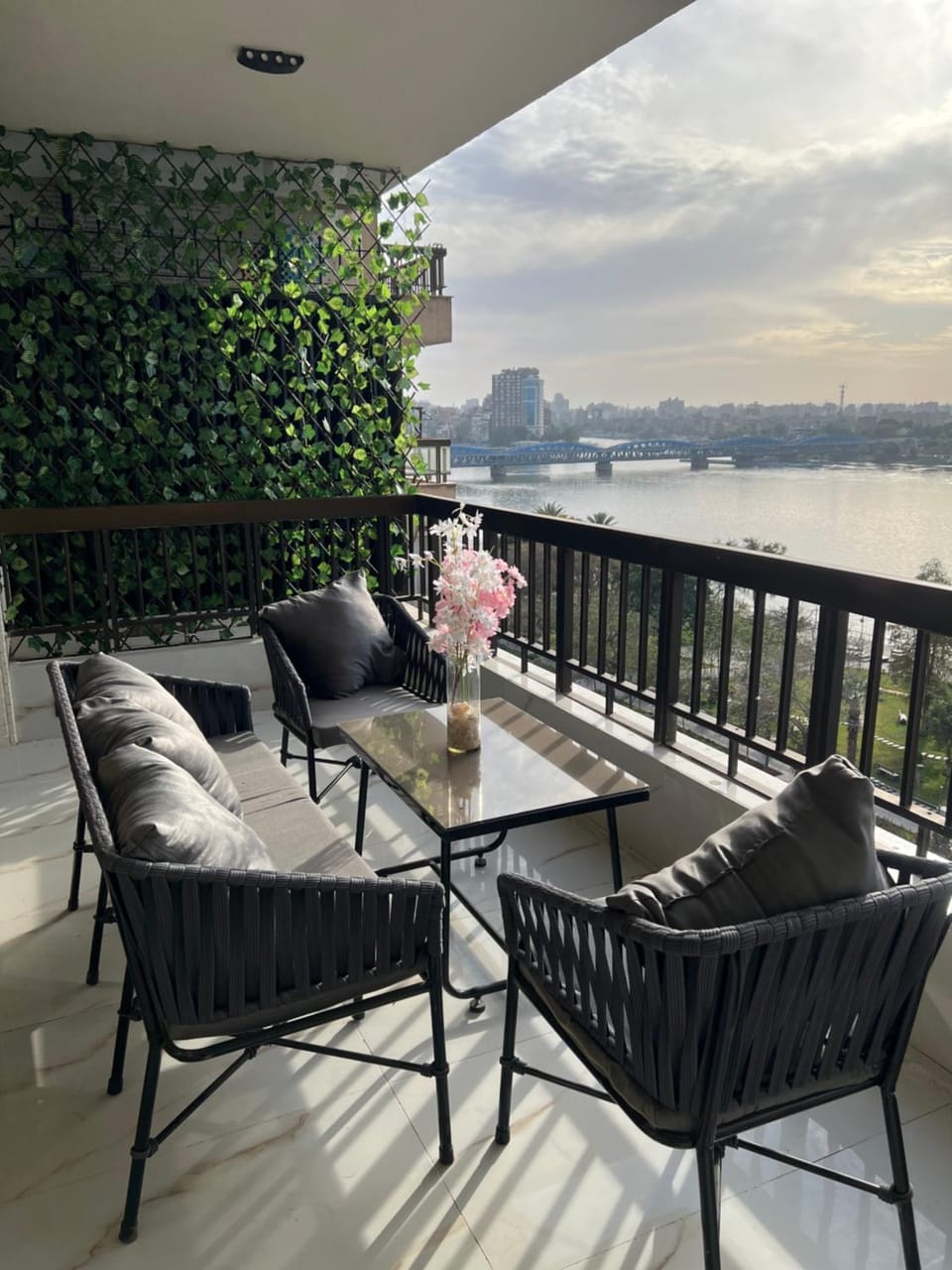 شقة مطلة علي ممشي اهل مصر Apartment in Cairo