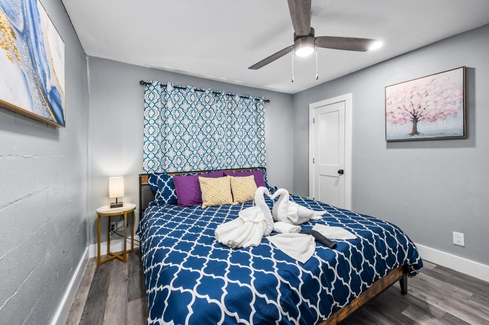 Chic Heights Retreat with Pool and Free Parking Apartment in Houston
