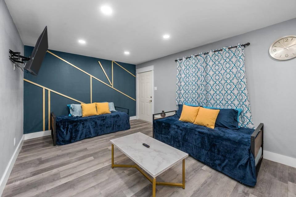 Chic Heights Retreat with Pool and Free Parking Apartment in Houston