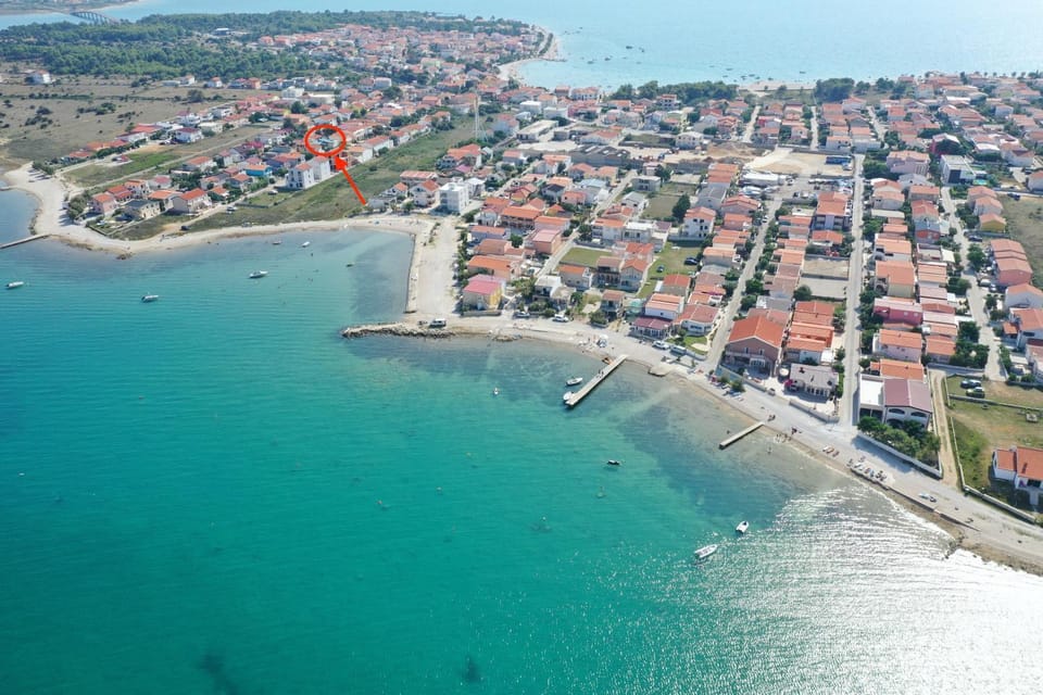 Bird's eye view, Location