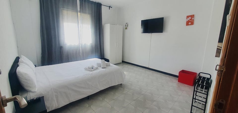 Tranquila, Céntrica y Luminosa Habitación de Matrimonio en Vivienda Compartida Vacation rental in Valencia