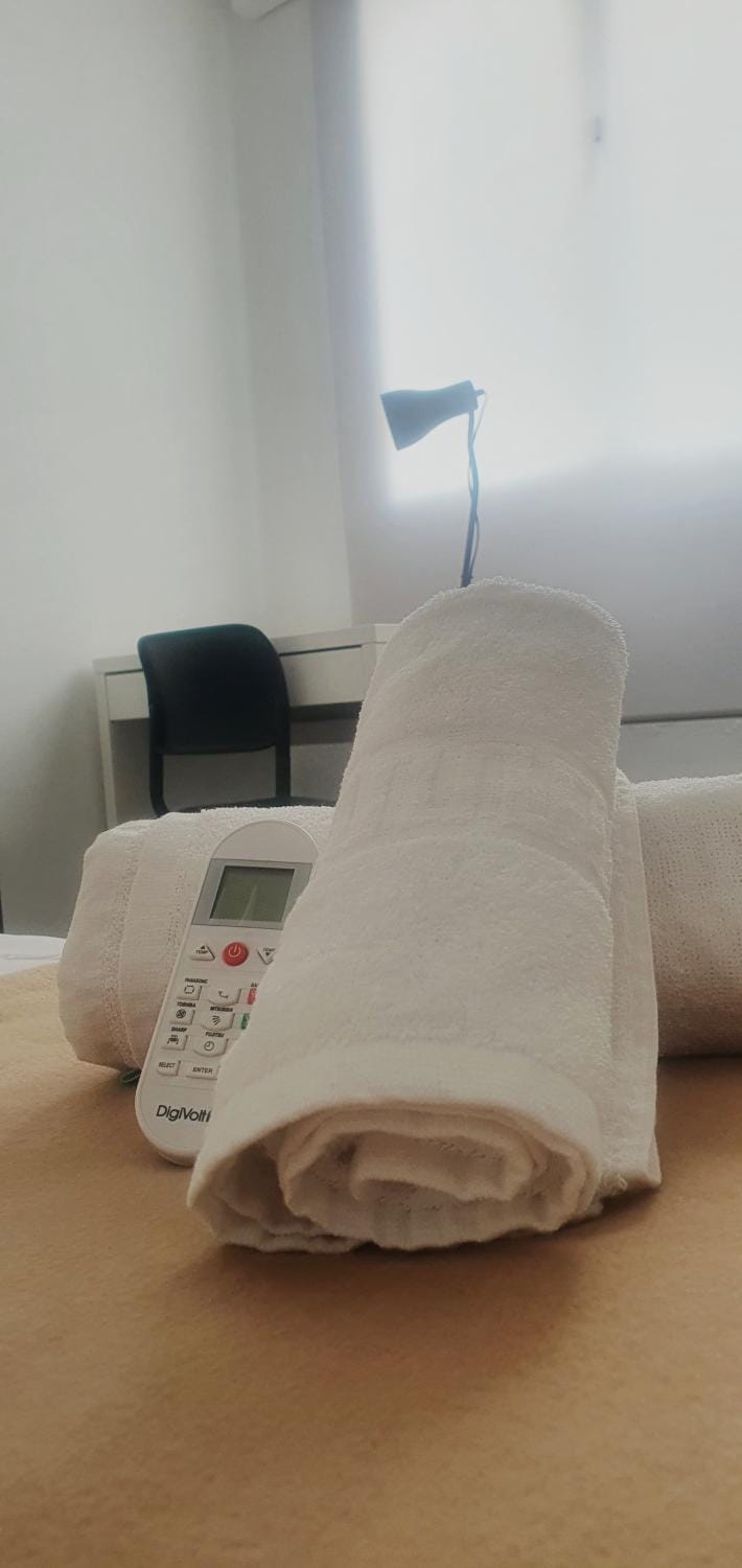 Photo of the whole room, towels