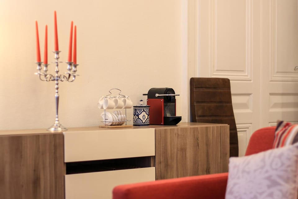 Coffee/tea facilities, Living room, Seating area