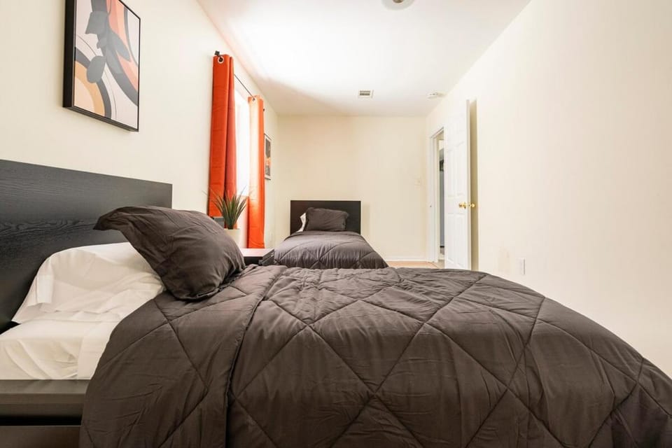 2BR Stay for Crews & Families Apartment in Elizabeth