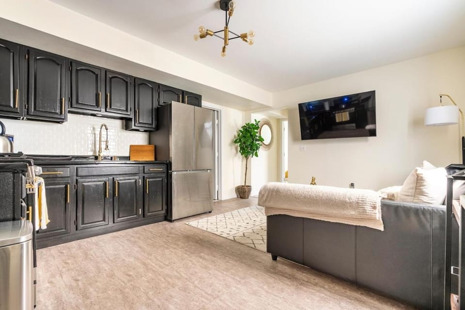 2BR Stay for Crews & Families Apartment in Elizabeth