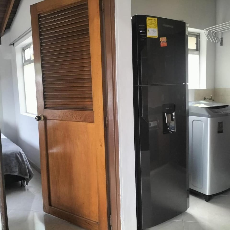 Centrally located and cozy apartment with 900 mb internet Apartment in Medellin