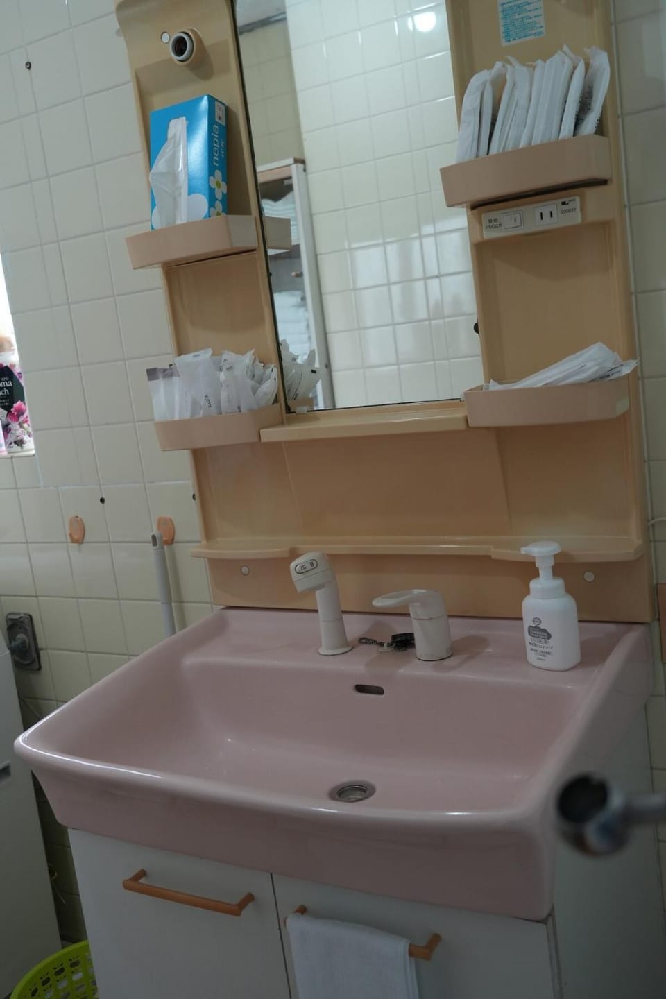畳で寛ぐ日本の家たもとや Apartment in Okinawa Prefecture