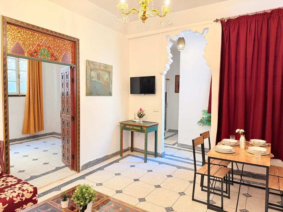 Communal lounge/ TV room, TV and multimedia, Living room, Seating area, Dining area, Evening entertainment