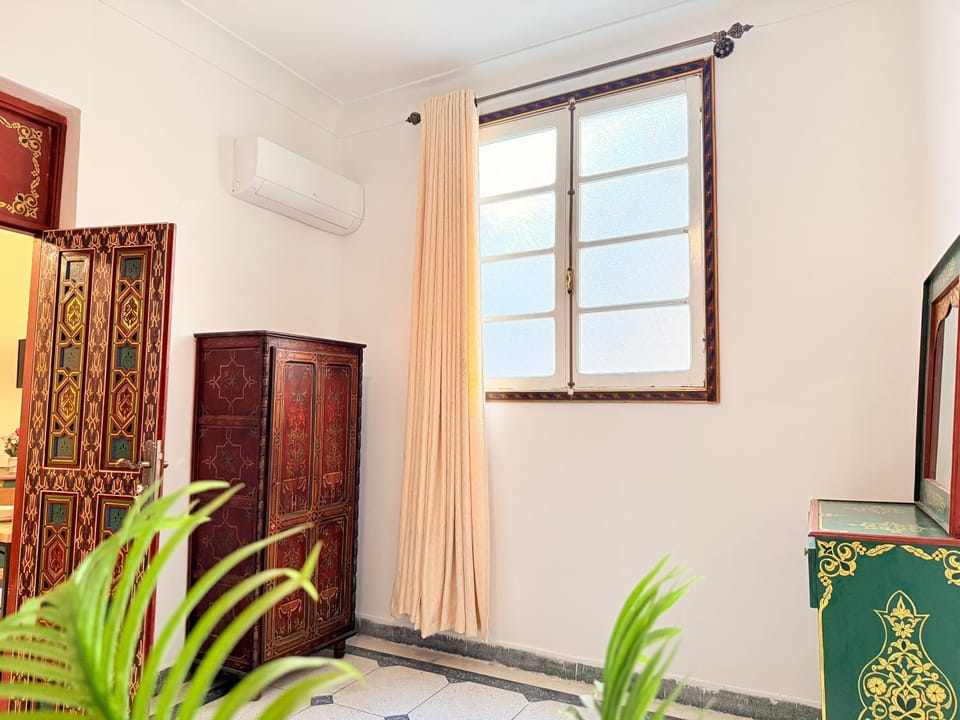 wardrobe, air conditioner