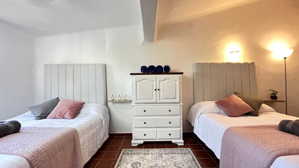 Bed, Photo of the whole room, Bedroom, wardrobe, air conditioner