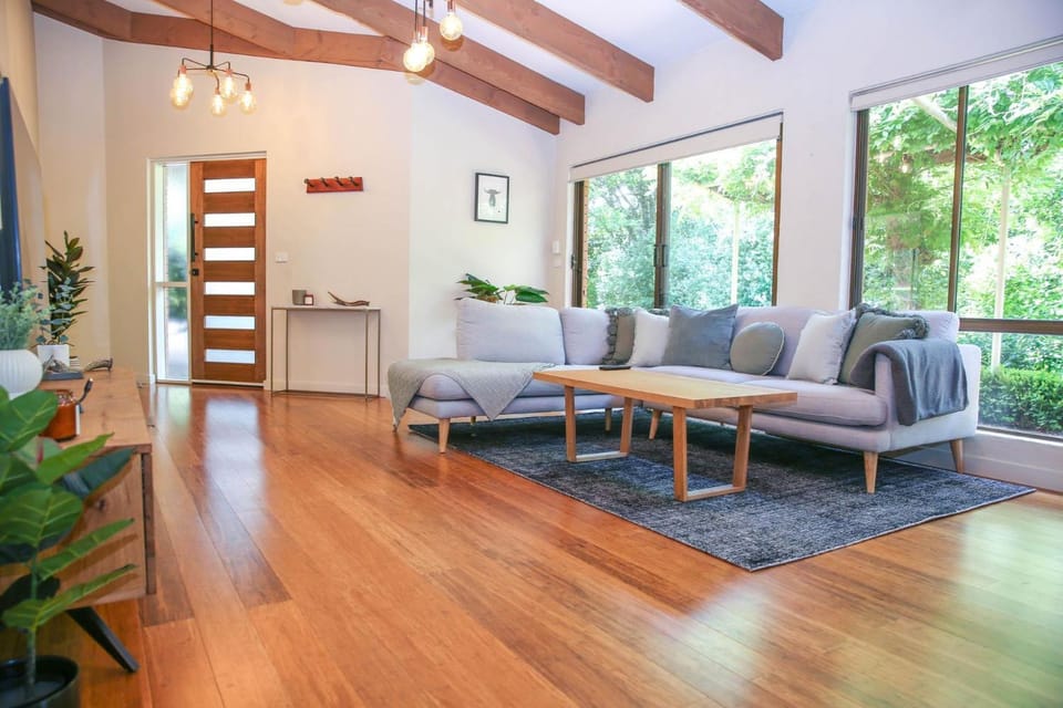 Living room, Seating area, heating, pet friendly, air conditioner