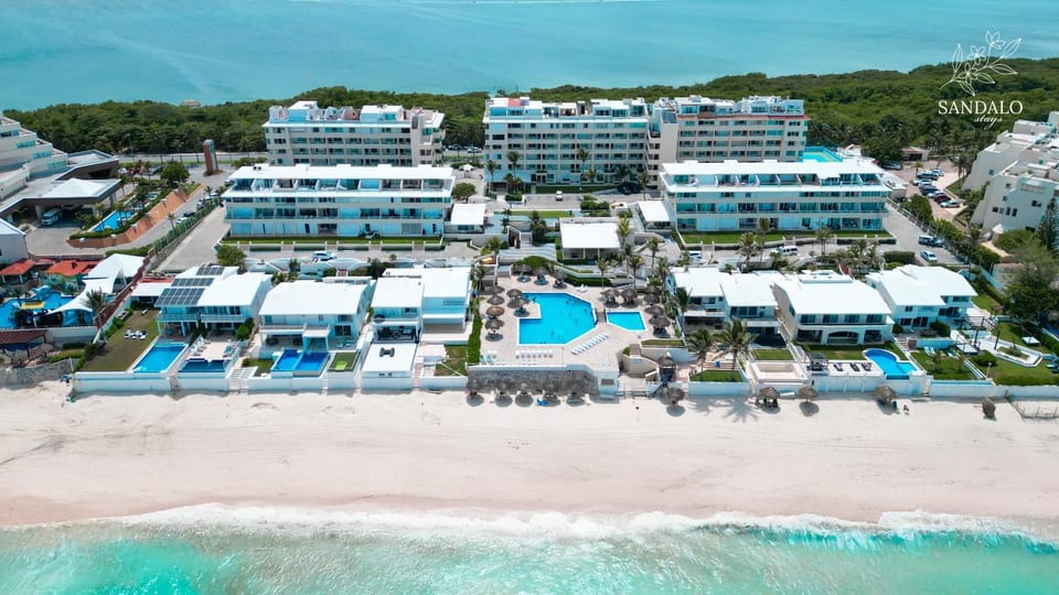 Property building, Nearby landmark, Day, Natural landscape, Bird's eye view, Beach, City view, Pool view, Sea view, Swimming pool, sunbed