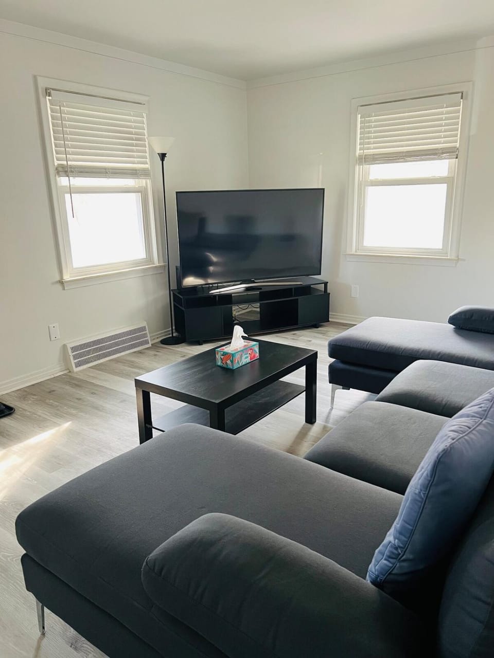 Communal lounge/ TV room, TV and multimedia, Living room, Seating area, Evening entertainment