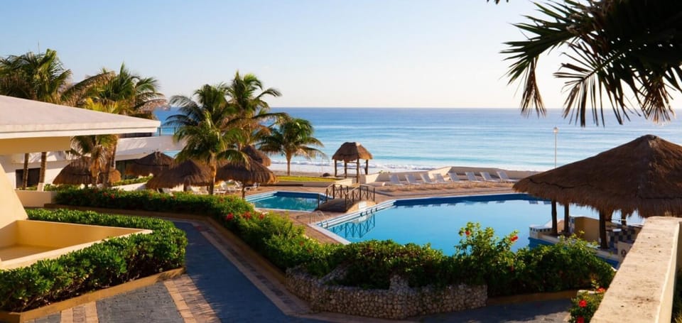 Nearby landmark, Day, Natural landscape, Beach, Pool view, Sea view, Swimming pool, Swimming pool, sunbed