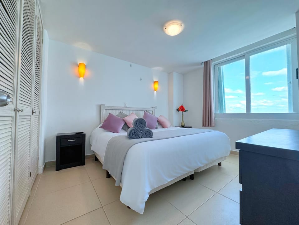 Bed, Photo of the whole room, Bedroom, towels