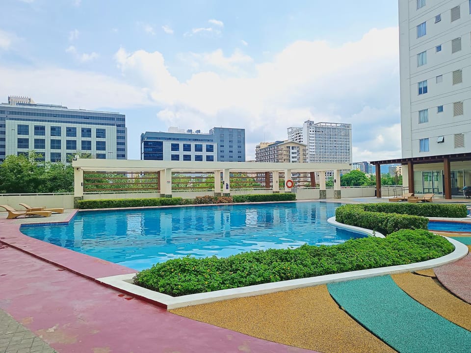 Property building, Day, Pool view, Swimming pool, Swimming pool