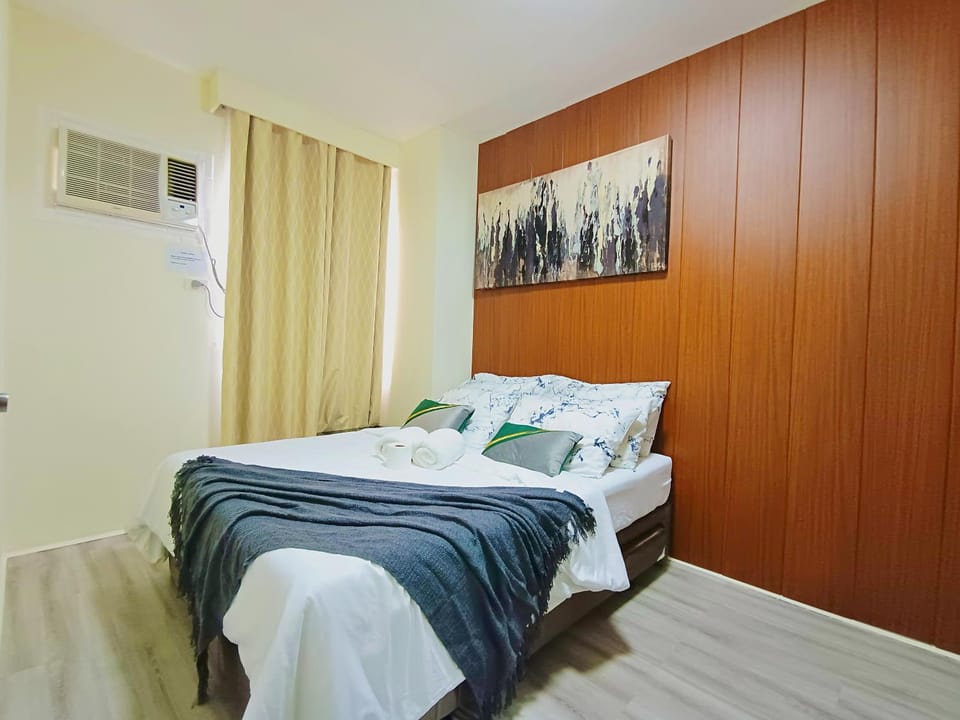 Bed, Photo of the whole room, Bedroom, towels, air conditioner