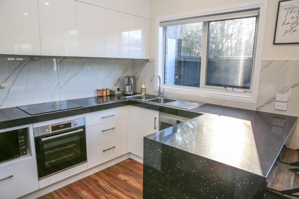 Coffee/tea facilities, Kitchen or kitchenette, dishwasher, microwave, oven, pet friendly, stove, toaster