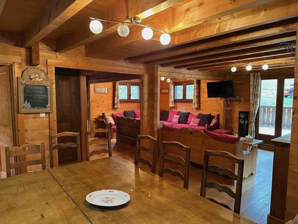 Chalet spacieux 15 pers, jacuzzi, parking, animaux admis Chalet in Châtel
