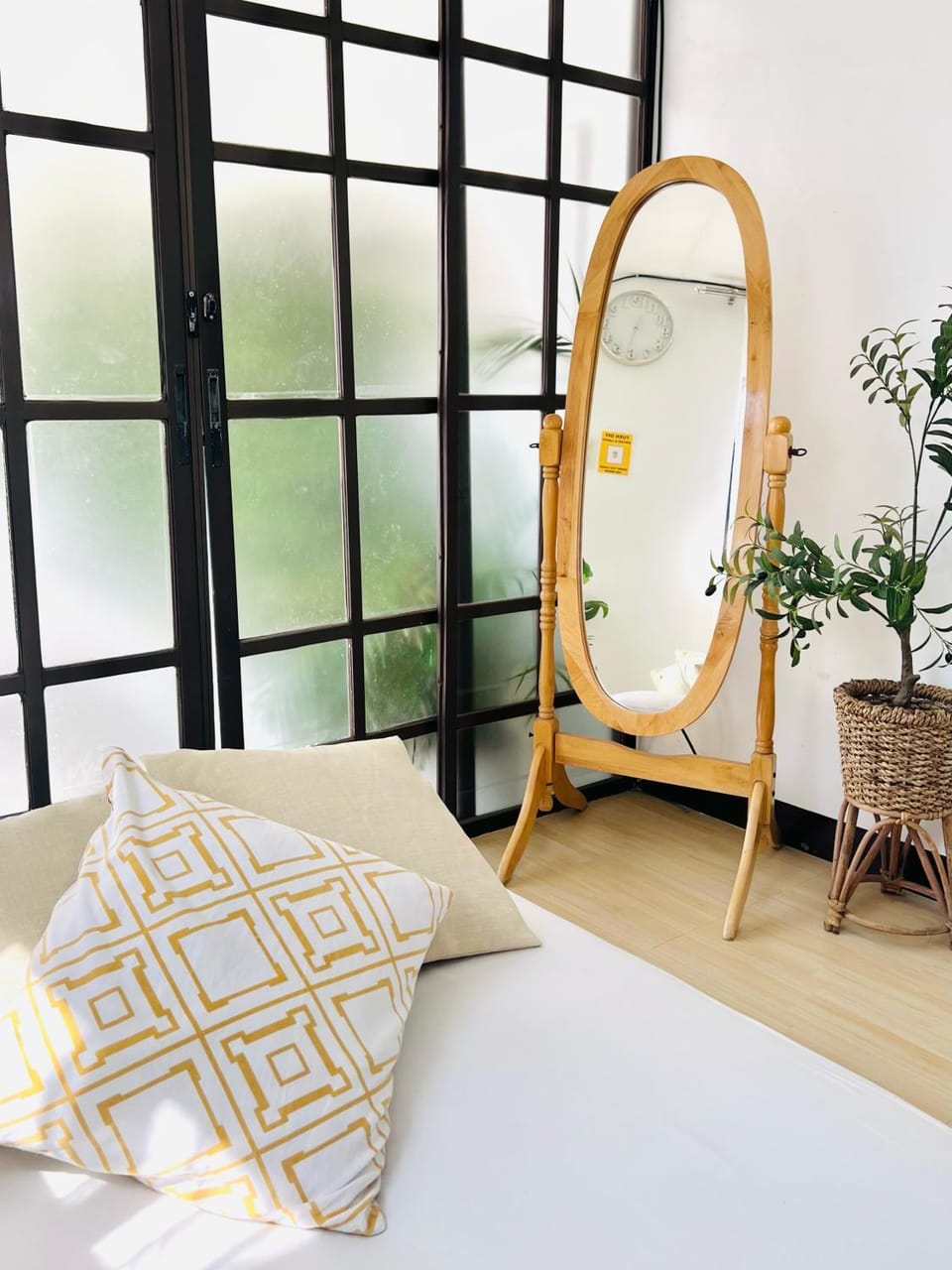 Bed, Living room, Photo of the whole room, Bedroom