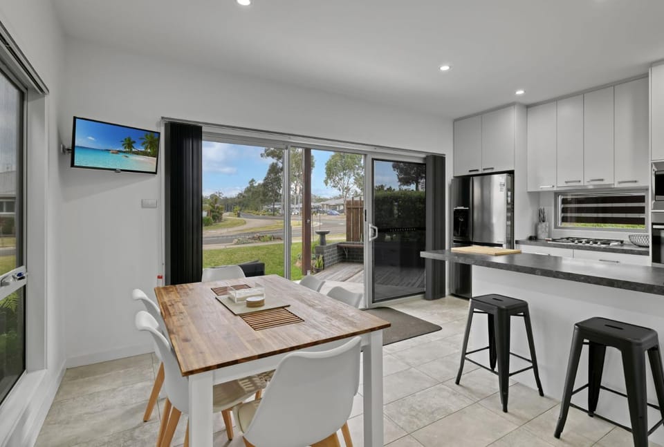 Sanctuary On Seagrass by Book Jervis Bay House in Vincentia