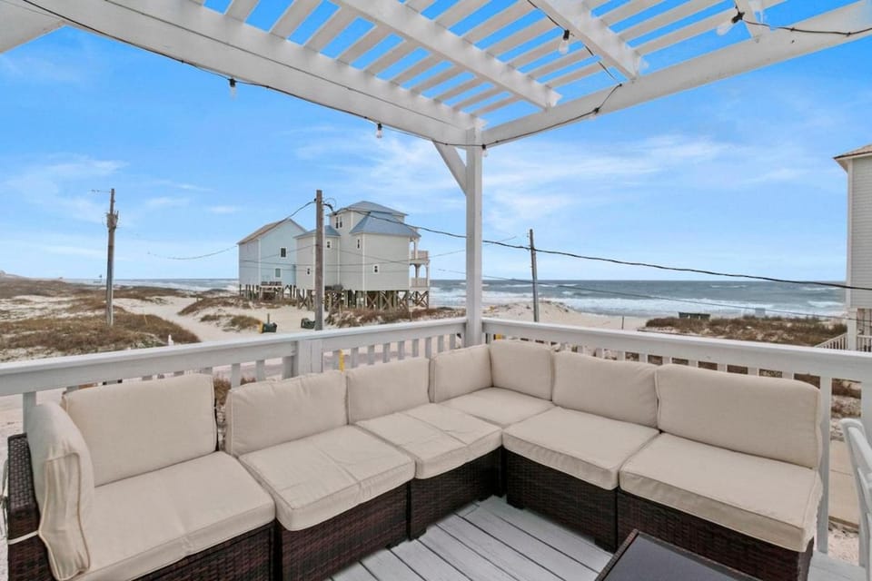 White Sand Beachfront Paradise House in Alabama