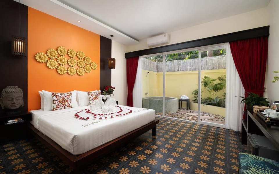 Bed, Garden, Coffee/tea facilities, Photo of the whole room, Decorative detail, Bedroom, Bath