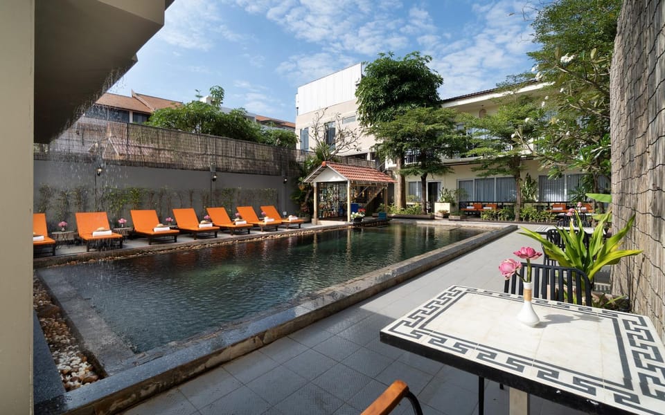 Property building, Day, Garden, Lounge or bar, Seating area, Area and facilities, Area and facilities, Swimming pool, sunbed