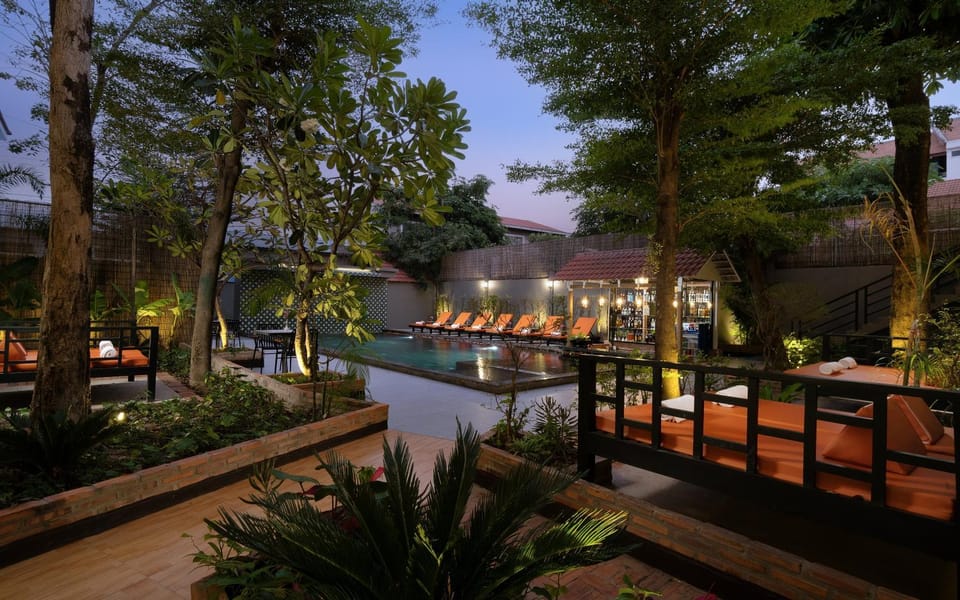 Night, Garden, Lounge or bar, Garden view, Pool view, Swimming pool, Swimming pool, Sunset, sunbed, sunbed