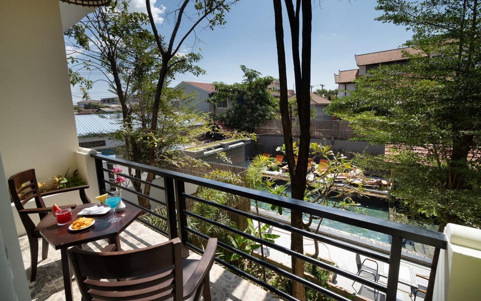 Day, View (from property/room), Balcony/Terrace, Seating area, Dining area, Garden view, Pool view