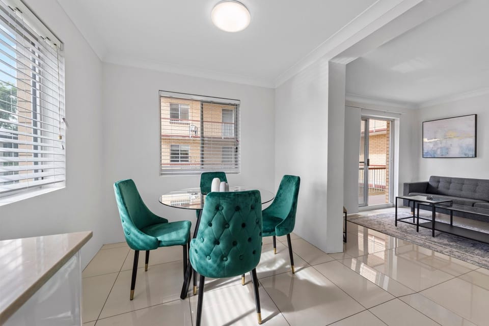 Spacious 3BRM Apt Near Gabba w Free Parking & WiFi Apartment in Brisbane