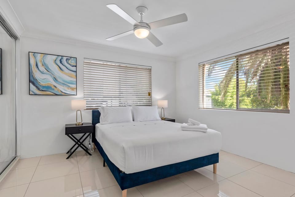 Spacious 3BRM Apt Near Gabba w Free Parking & WiFi Apartment in Brisbane