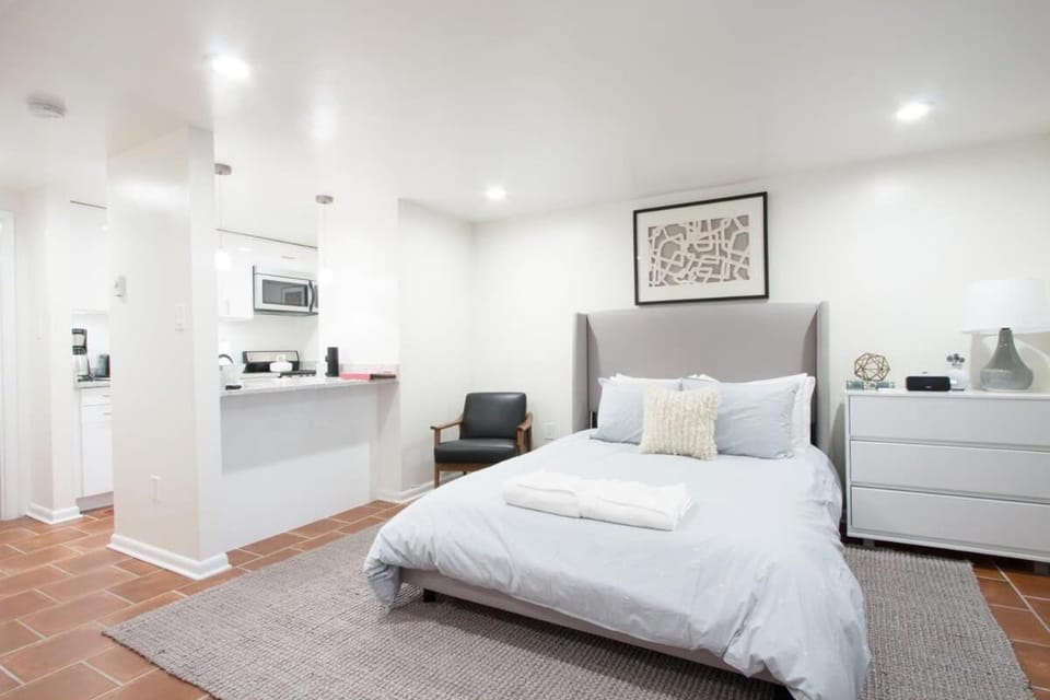 WELL-EQUIPPED STUDIO APT - WALK TO METRO SUBWAY Apartment in Arlington