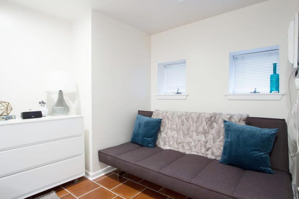 WELL-EQUIPPED STUDIO APT - WALK TO METRO SUBWAY Apartment in Arlington