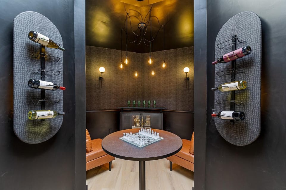 The Speakeasy: Brand New Pool, Hot Tub, Sauna, Cold Plunge House in Sedona