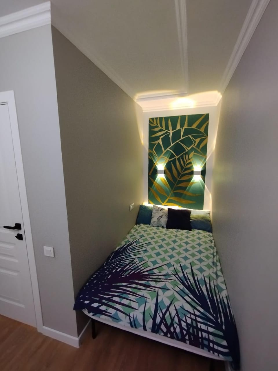3 rooms, on Kunaeva Apartment in Almaty