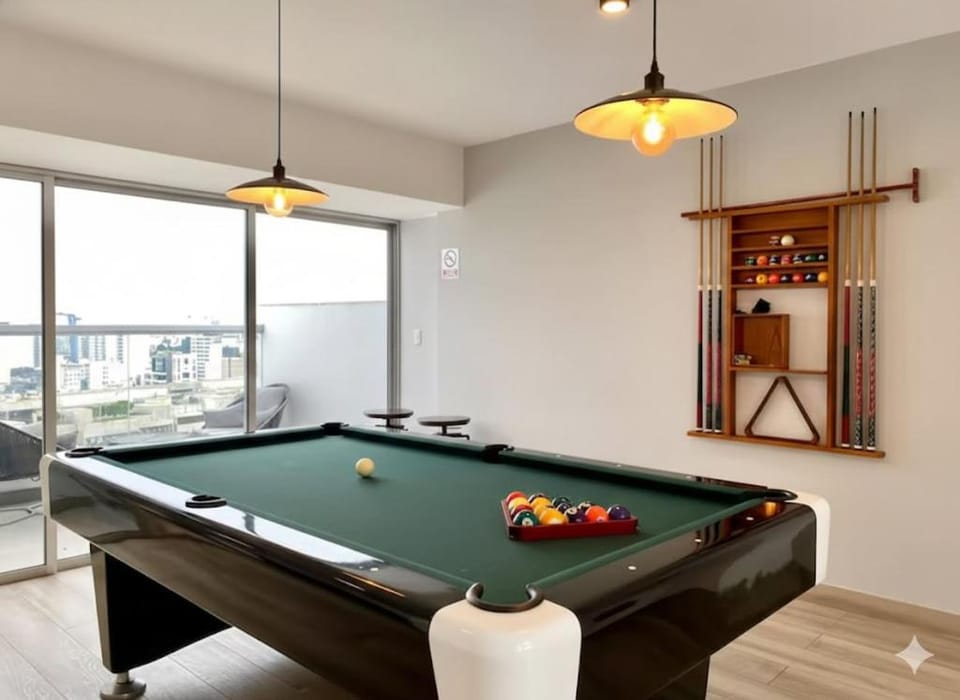 Billiard, Game Room