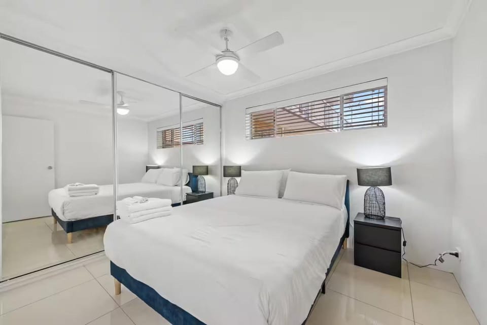 Stylish 2BRM Apt Close to Gabba with Parking & Wifi Apartment in Brisbane