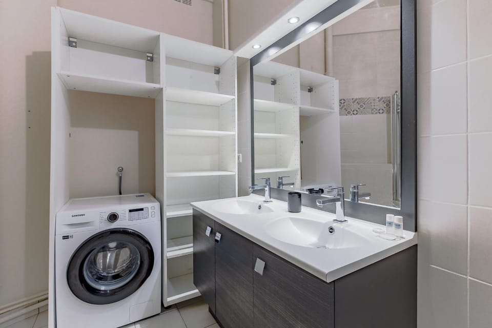Bathroom, washing machine