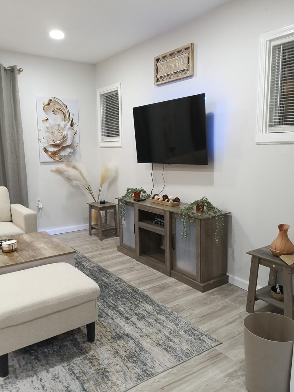 Relax & Stay Awhile Apartment in Detroit