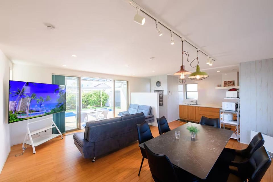 Living room, Dining area