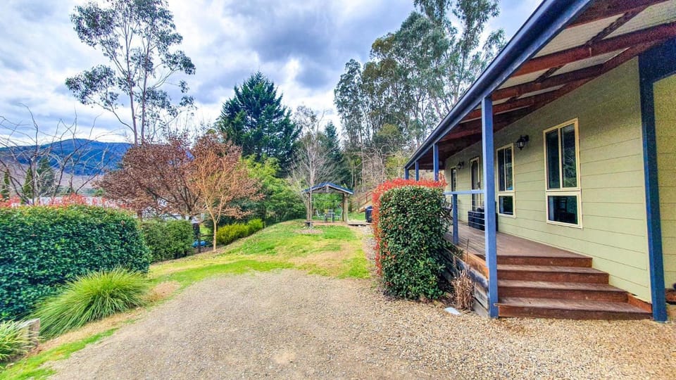 Property building, Natural landscape, Garden, Seating area, Garden view, Mountain view, pet friendly