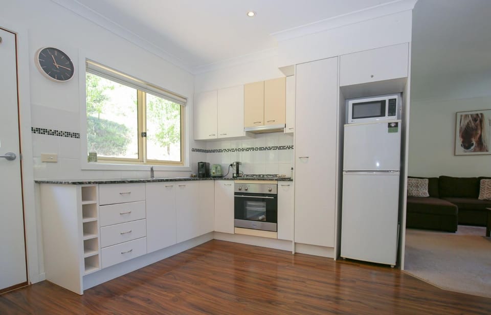 Kitchen or kitchenette, Seating area, microwave, oven, pet friendly, stove, toaster