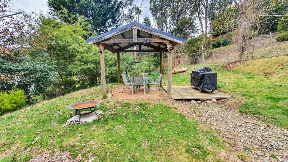 Patio, Natural landscape, BBQ facilities, Garden, Garden view, pet friendly