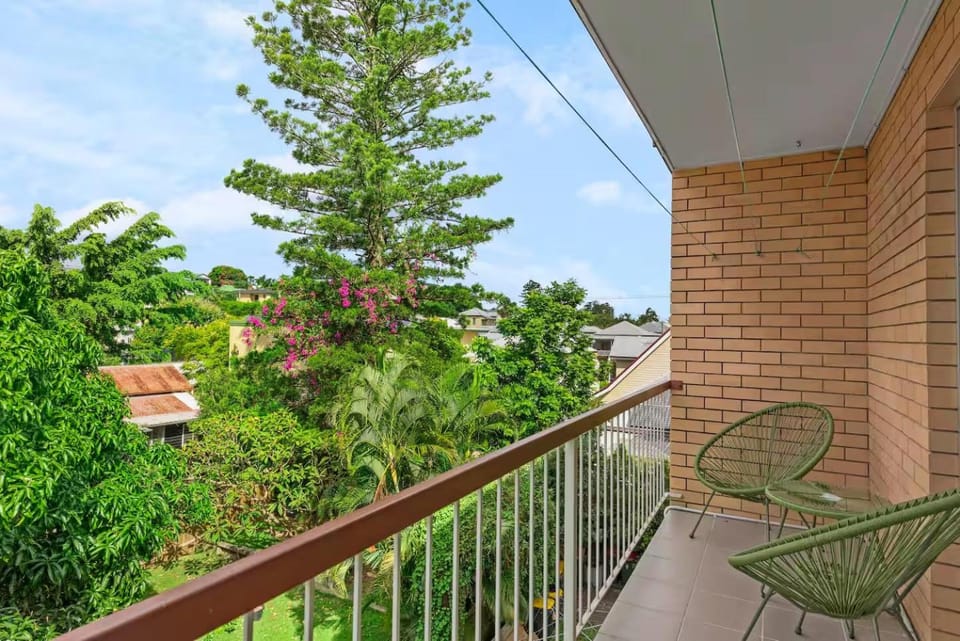 Stylish 3BRM Apt near Gabba with Free Parking & WiFi Apartment in Brisbane