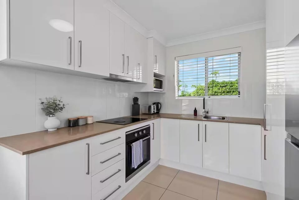 Stylish 3BRM Apt near Gabba with Free Parking & WiFi Apartment in Brisbane