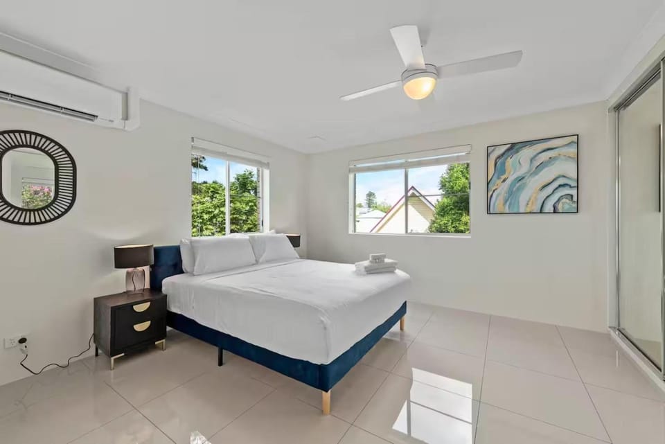 Stylish 3BRM Apt near Gabba with Free Parking & WiFi Apartment in Brisbane