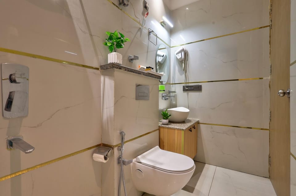 Shower, Toilet, Bathroom, towels